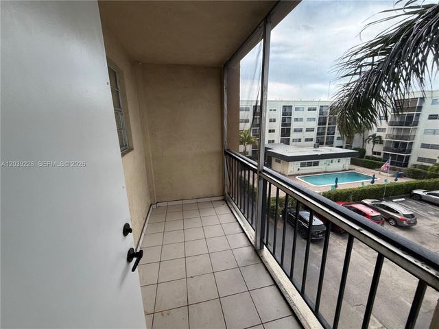 220 SW 9th Ave 402, Hallandale Beach, FL 33009