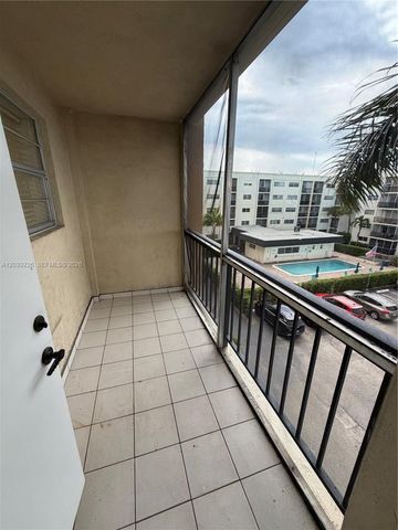 220 SW 9th Ave 402, Hallandale Beach, FL 33009