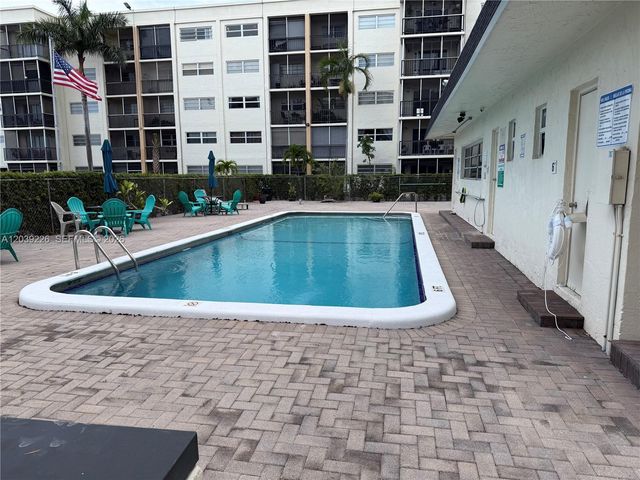 220 SW 9th Ave 402, Hallandale Beach, FL 33009
