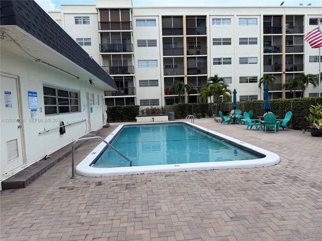 220 SW 9th Ave 402, Hallandale Beach, FL 33009