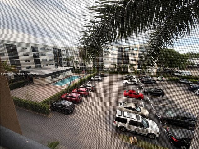 220 SW 9th Ave 402, Hallandale Beach, FL 33009
