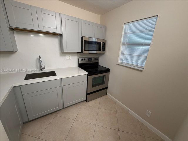 220 SW 9th Ave 402, Hallandale Beach, FL 33009
