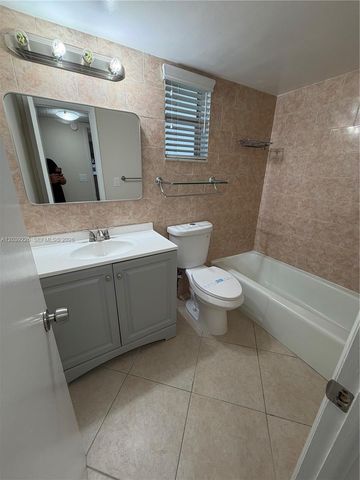 220 SW 9th Ave 402, Hallandale Beach, FL 33009