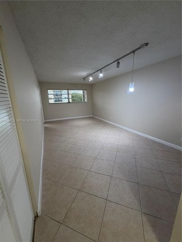 220 SW 9th Ave 402, Hallandale Beach, FL 33009