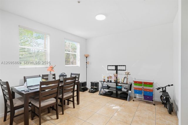 10870 NW 88th Ter 214, Doral, FL 33178