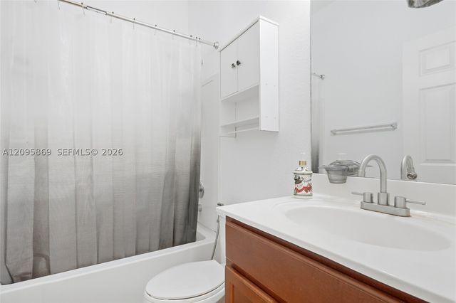 10870 NW 88th Ter 214, Doral, FL 33178