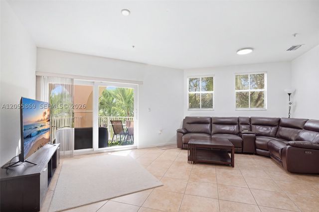 10870 NW 88th Ter 214, Doral, FL 33178
