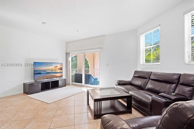 10870 NW 88th Ter 214, Doral, FL 33178