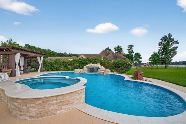 31810 Edgewater Drive, Magnolia, TX 77354