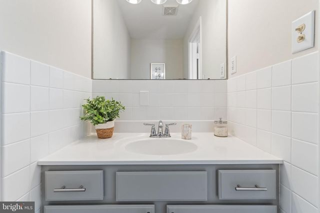 2824 BAY BLVD, Huntingtown, MD 20639
