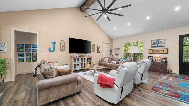 8233 Quarter Horse Lane, Waller, TX 77484