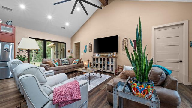 8233 Quarter Horse Lane, Waller, TX 77484