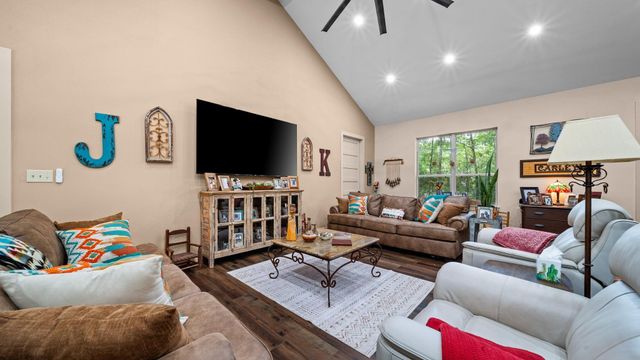 8233 Quarter Horse Lane, Waller, TX 77484