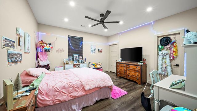8233 Quarter Horse Lane, Waller, TX 77484