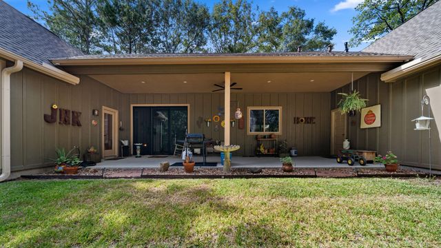 8233 Quarter Horse Lane, Waller, TX 77484