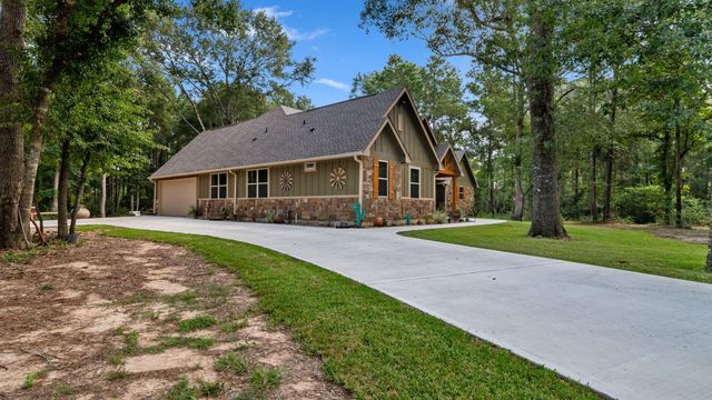 8233 Quarter Horse Lane, Waller, TX 77484
