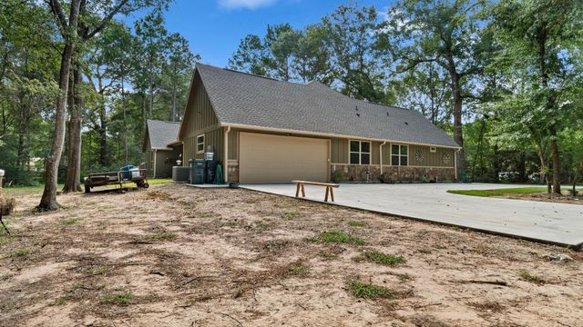 8233 Quarter Horse Lane, Waller, TX 77484