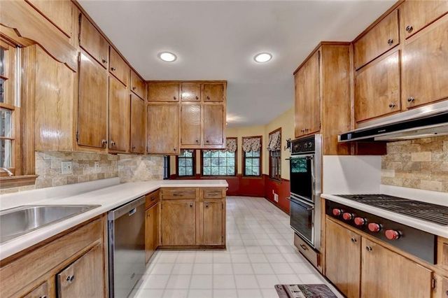 1571 Rochelle Court, Dunwoody, GA 30338