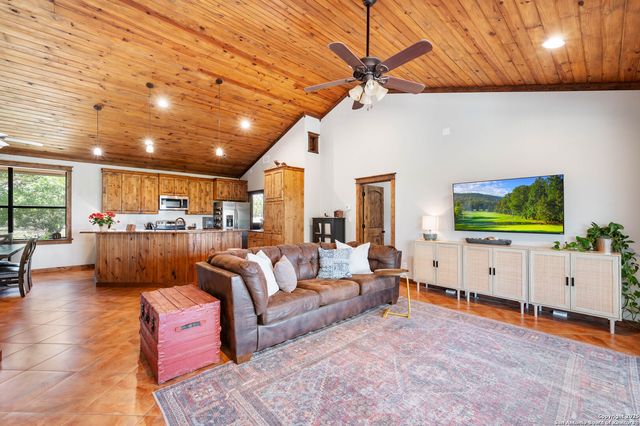 728 Upper Moffett, Medina, TX 78055