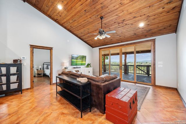 728 Upper Moffett, Medina, TX 78055