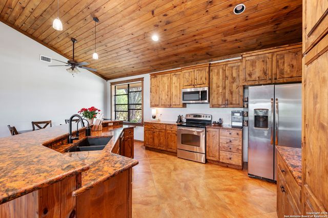 728 Upper Moffett, Medina, TX 78055