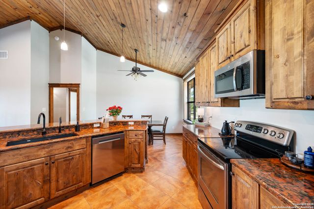 728 Upper Moffett, Medina, TX 78055