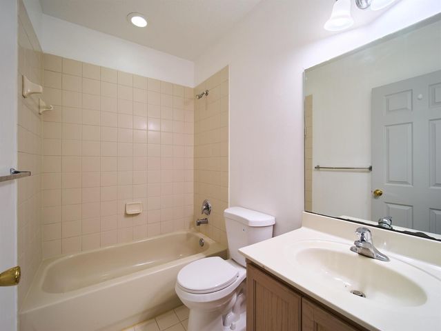 2052 Oakhurst Way, Riviera Beach, FL 33404