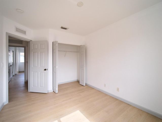 2052 Oakhurst Way, Riviera Beach, FL 33404