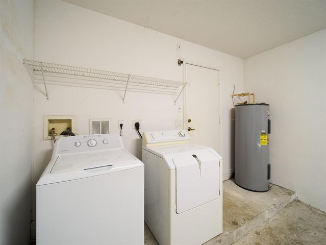 2052 Oakhurst Way, Riviera Beach, FL 33404