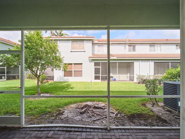 2052 Oakhurst Way, Riviera Beach, FL 33404