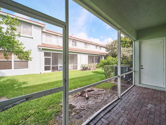 2052 Oakhurst Way, Riviera Beach, FL 33404