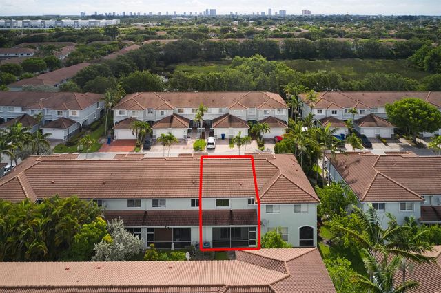 2052 Oakhurst Way, Riviera Beach, FL 33404