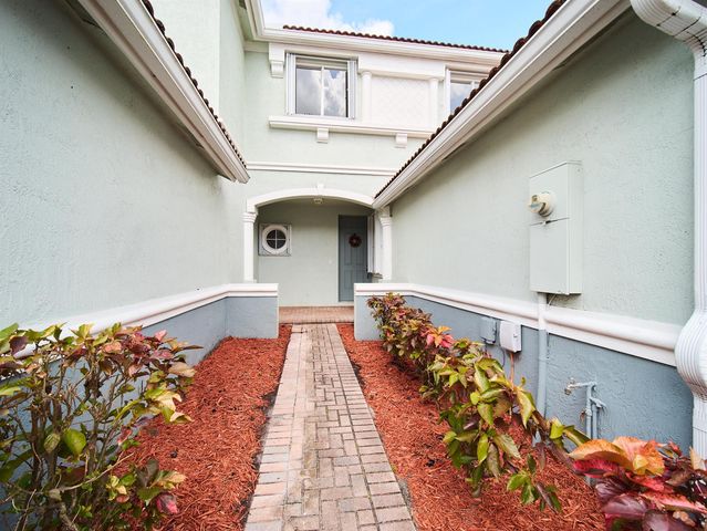 2052 Oakhurst Way, Riviera Beach, FL 33404