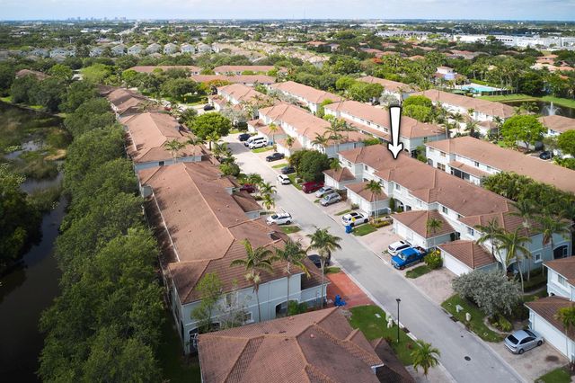2052 Oakhurst Way, Riviera Beach, FL 33404