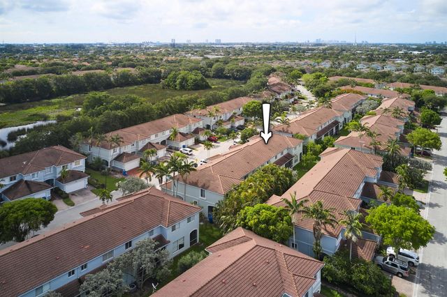 2052 Oakhurst Way, Riviera Beach, FL 33404