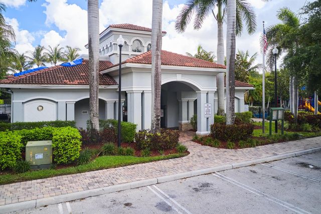 2052 Oakhurst Way, Riviera Beach, FL 33404