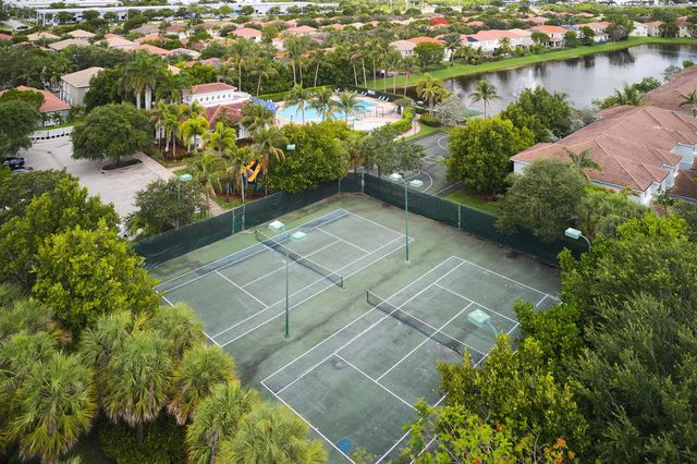 2052 Oakhurst Way, Riviera Beach, FL 33404