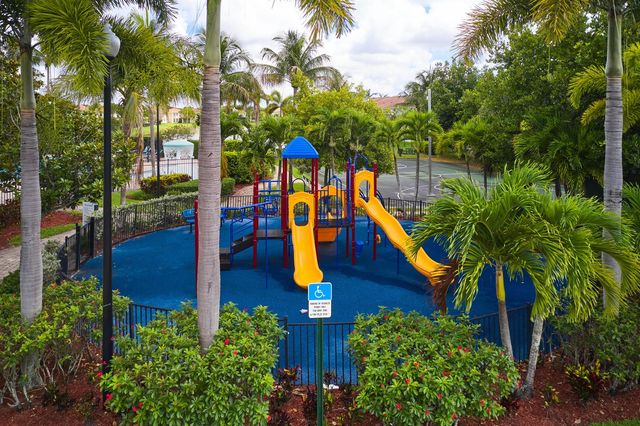 2052 Oakhurst Way, Riviera Beach, FL 33404