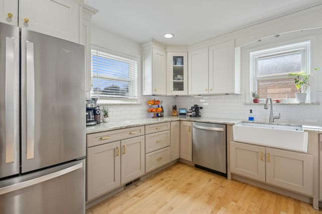2237 Hainsworth Avenue, North Riverside, IL 60546