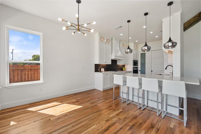 122 Yvonne Street, Red Oak, TX 75154