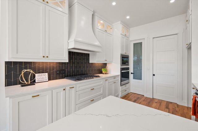 122 Yvonne Street, Red Oak, TX 75154