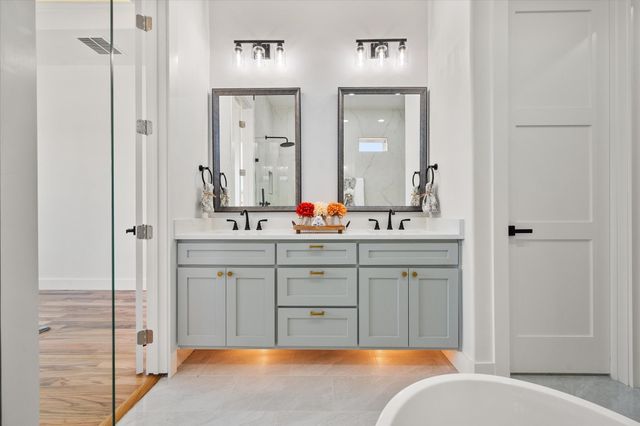 122 Yvonne Street, Red Oak, TX 75154