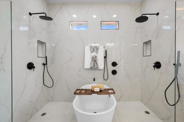 122 Yvonne Street, Red Oak, TX 75154