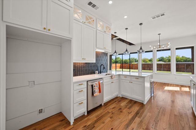 122 Yvonne Street, Red Oak, TX 75154