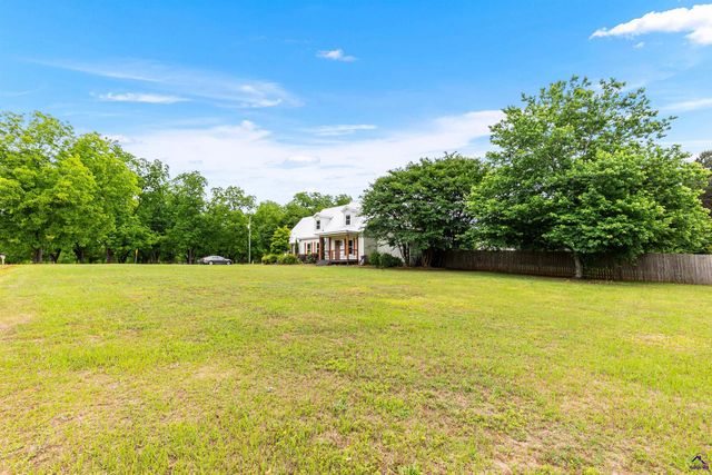 104 Buckingham Place, Perry, GA 31069
