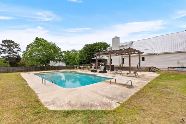 104 Buckingham Place, Perry, GA 31069