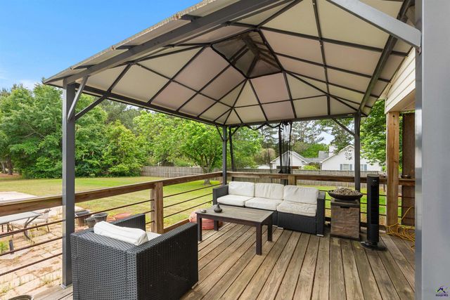104 Buckingham Place, Perry, GA 31069