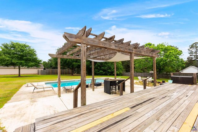 104 Buckingham Place, Perry, GA 31069