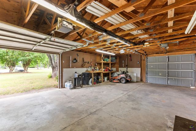 104 Buckingham Place, Perry, GA 31069