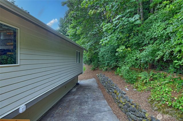 305 Baker Way, Camano Island, WA 98282